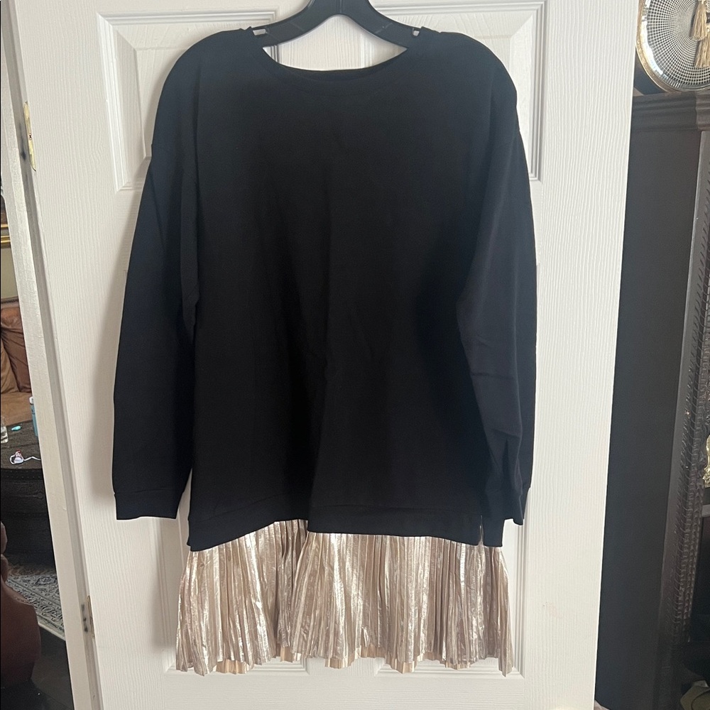 Elegant Black and Gold Long Sleeve Dress